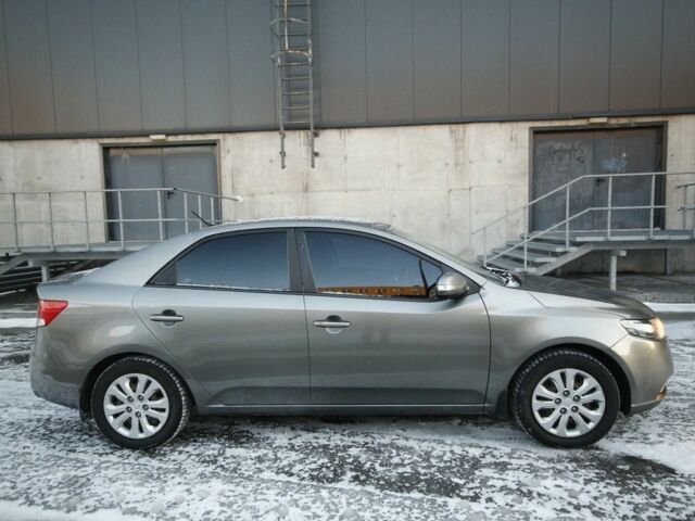 Серый Киа Черато, объемом двигателя 1.6 л и пробегом 420 тыс. км за 6500 $, фото 6 на Automoto.ua