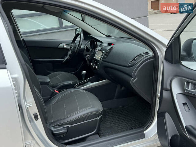 Серый Киа Черато, объемом двигателя 1.6 л и пробегом 188 тыс. км за 6999 $, фото 47 на Automoto.ua