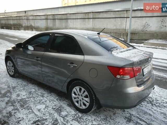 Серый Киа Черато, объемом двигателя 1.6 л и пробегом 420 тыс. км за 6500 $, фото 4 на Automoto.ua