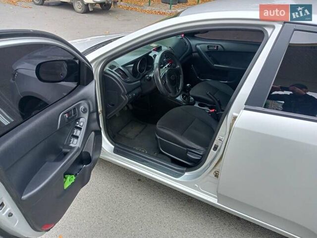Сірий Кіа Черато, об'ємом двигуна 1.6 л та пробігом 250 тис. км за 5999 $, фото 18 на Automoto.ua