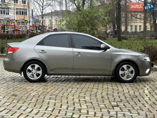 Серый Киа Черато, объемом двигателя 2 л и пробегом 178 тыс. км за 6450 $, фото 6 на Automoto.ua