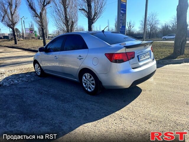 Серый Киа Черато, объемом двигателя 2 л и пробегом 240 тыс. км за 6200 $, фото 2 на Automoto.ua