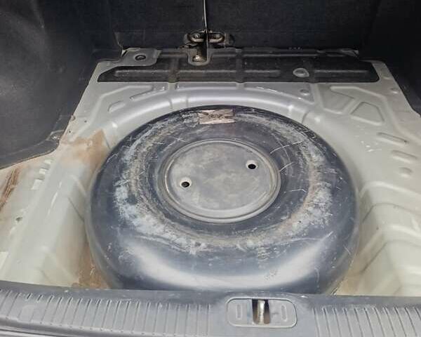 Серый Киа Черато, объемом двигателя 1.6 л и пробегом 200 тыс. км за 4100 $, фото 14 на Automoto.ua