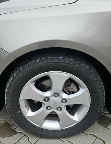 Серый Киа Черато, объемом двигателя 1.59 л и пробегом 117 тыс. км за 7777 $, фото 4 на Automoto.ua