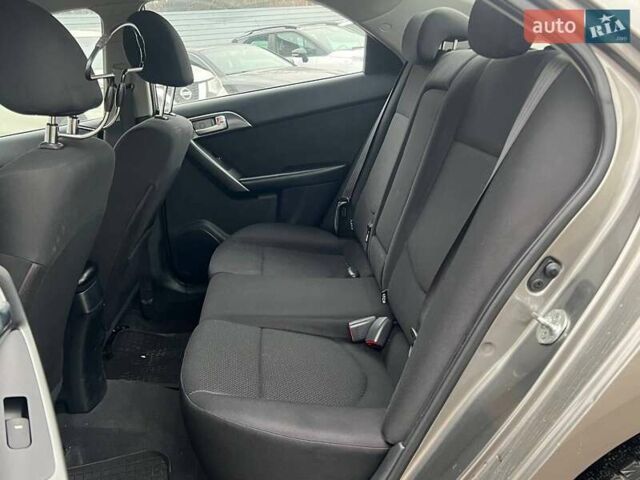 Сірий Кіа Черато, об'ємом двигуна 2 л та пробігом 198 тис. км за 6490 $, фото 9 на Automoto.ua