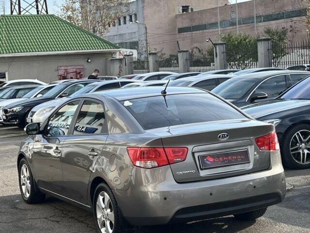 Сірий Кіа Черато, об'ємом двигуна 1.6 л та пробігом 117 тис. км за 7777 $, фото 5 на Automoto.ua