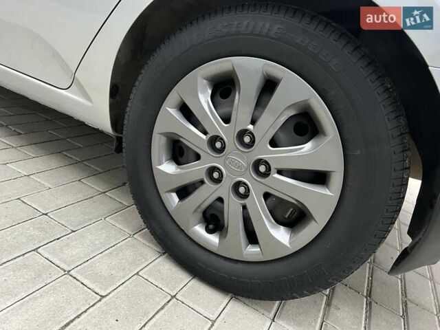 Серый Киа Черато, объемом двигателя 1.6 л и пробегом 188 тыс. км за 6999 $, фото 10 на Automoto.ua