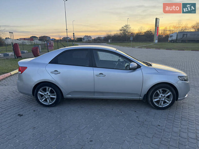 Серый Киа Черато, объемом двигателя 1.59 л и пробегом 247 тыс. км за 5650 $, фото 2 на Automoto.ua