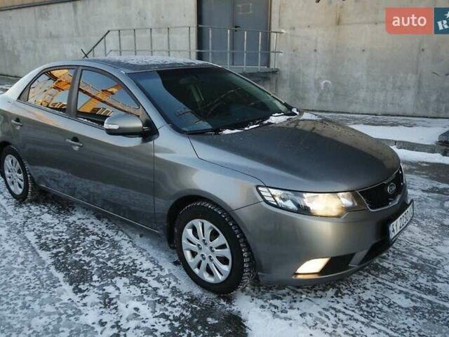 Серый Киа Черато, объемом двигателя 1.6 л и пробегом 420 тыс. км за 6500 $, фото 7 на Automoto.ua