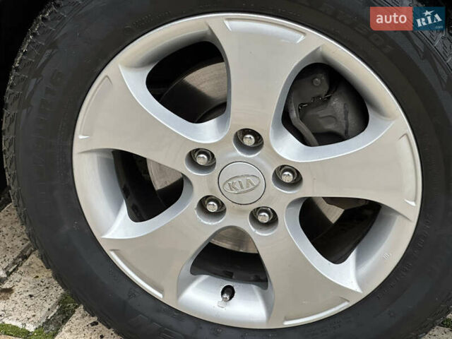Серый Киа Черато, объемом двигателя 2 л и пробегом 178 тыс. км за 6450 $, фото 7 на Automoto.ua