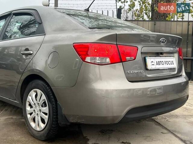 Сірий Кіа Черато, об'ємом двигуна 2 л та пробігом 198 тис. км за 6490 $, фото 7 на Automoto.ua