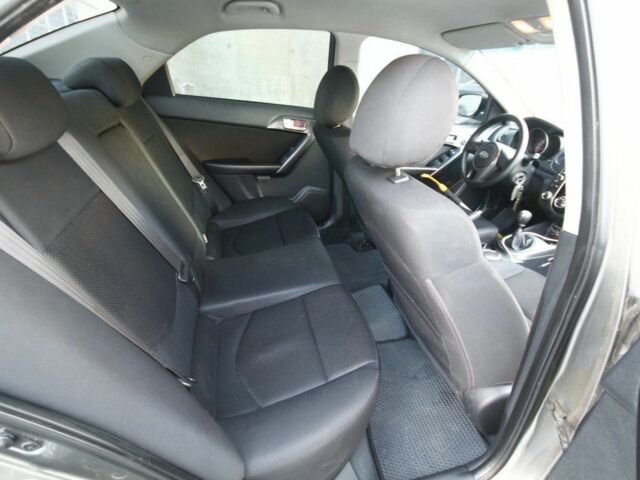 Серый Киа Черато, объемом двигателя 1.6 л и пробегом 420 тыс. км за 6500 $, фото 7 на Automoto.ua