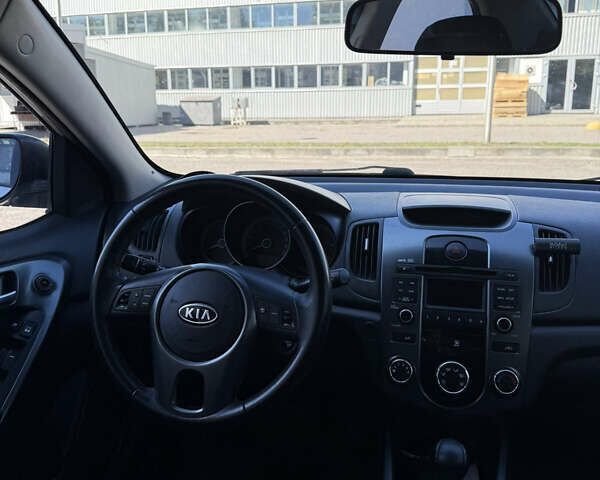 Серый Киа Черато, объемом двигателя 2 л и пробегом 212 тыс. км за 6300 $, фото 13 на Automoto.ua