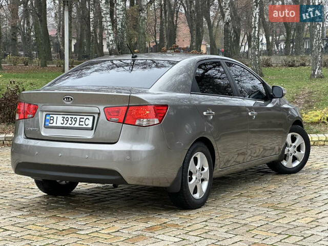 Серый Киа Черато, объемом двигателя 2 л и пробегом 178 тыс. км за 6450 $, фото 3 на Automoto.ua