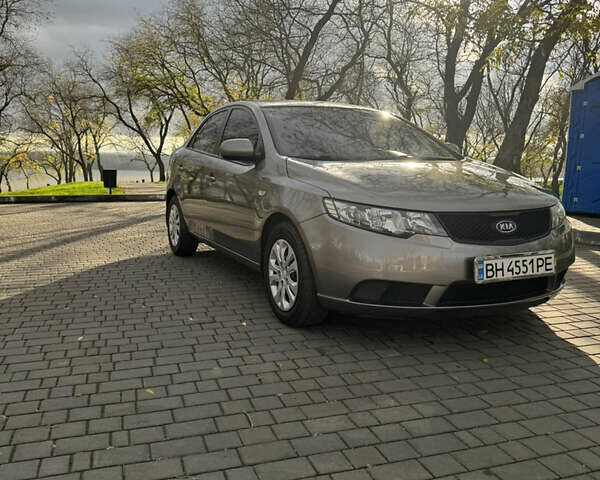 Сірий Кіа Черато, об'ємом двигуна 1.6 л та пробігом 104 тис. км за 7800 $, фото 5 на Automoto.ua