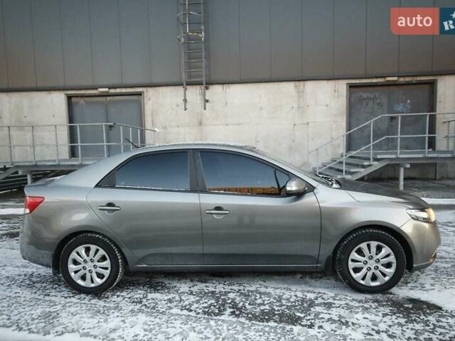 Серый Киа Черато, объемом двигателя 1.6 л и пробегом 420 тыс. км за 6500 $, фото 5 на Automoto.ua