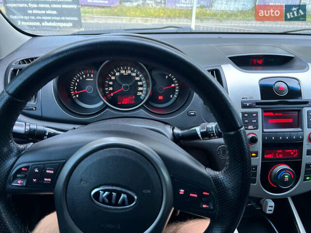Серый Киа Черато, объемом двигателя 2 л и пробегом 177 тыс. км за 6000 $, фото 3 на Automoto.ua