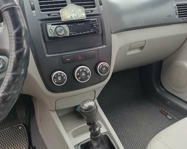 Серый Киа Черато, объемом двигателя 1.6 л и пробегом 200 тыс. км за 4100 $, фото 10 на Automoto.ua