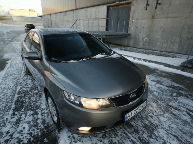 Серый Киа Черато, объемом двигателя 1.6 л и пробегом 420 тыс. км за 6500 $, фото 4 на Automoto.ua