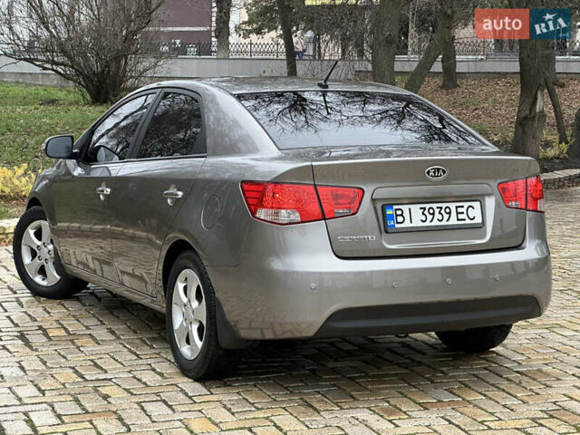 Серый Киа Черато, объемом двигателя 2 л и пробегом 178 тыс. км за 6450 $, фото 5 на Automoto.ua