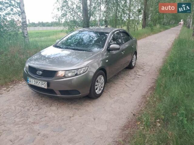 Серый Киа Черато, объемом двигателя 1.6 л и пробегом 267 тыс. км за 6500 $, фото 1 на Automoto.ua