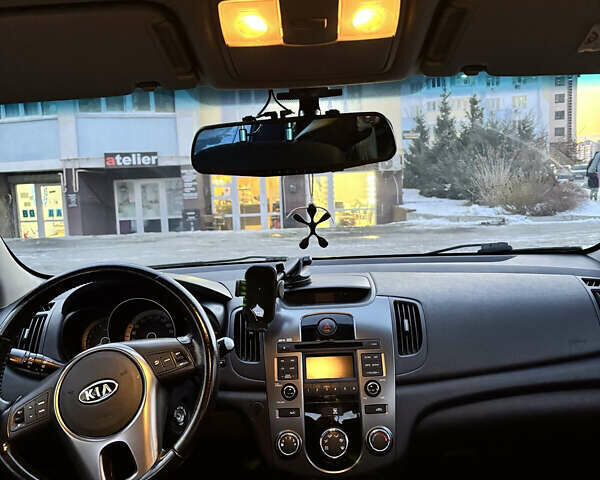 Серый Киа Черато, объемом двигателя 2 л и пробегом 190 тыс. км за 7800 $, фото 5 на Automoto.ua