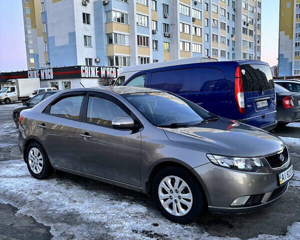 Серый Киа Черато, объемом двигателя 2 л и пробегом 190 тыс. км за 7800 $, фото 4 на Automoto.ua
