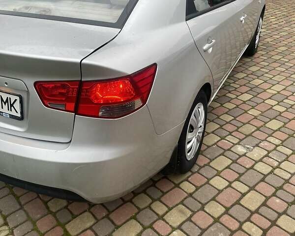 Серый Киа Черато, объемом двигателя 1.6 л и пробегом 224 тыс. км за 5400 $, фото 1 на Automoto.ua