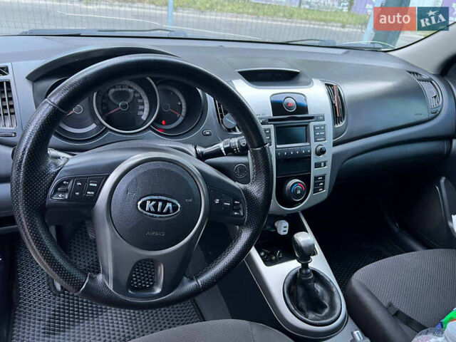Серый Киа Черато, объемом двигателя 2 л и пробегом 177 тыс. км за 6000 $, фото 5 на Automoto.ua