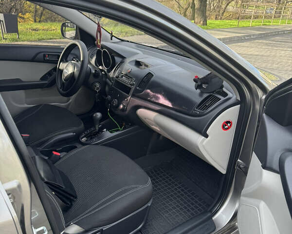 Сірий Кіа Черато, об'ємом двигуна 1.6 л та пробігом 104 тис. км за 7800 $, фото 7 на Automoto.ua