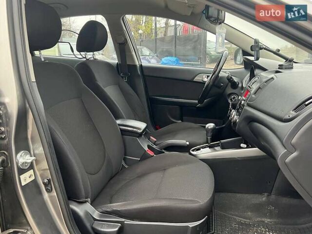 Сірий Кіа Черато, об'ємом двигуна 2 л та пробігом 198 тис. км за 6490 $, фото 11 на Automoto.ua