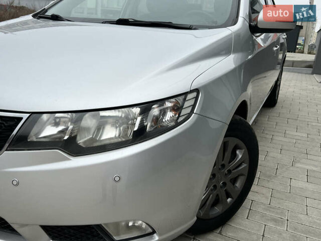 Серый Киа Черато, объемом двигателя 1.6 л и пробегом 188 тыс. км за 6999 $, фото 6 на Automoto.ua