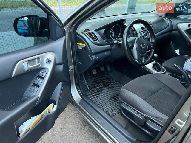 Серый Киа Черато, объемом двигателя 2 л и пробегом 177 тыс. км за 6000 $, фото 4 на Automoto.ua