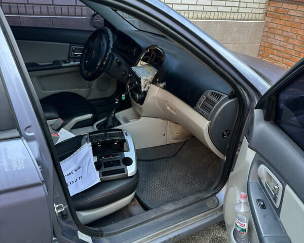 Серый Киа Черато, объемом двигателя 1.98 л и пробегом 246 тыс. км за 3900 $, фото 6 на Automoto.ua