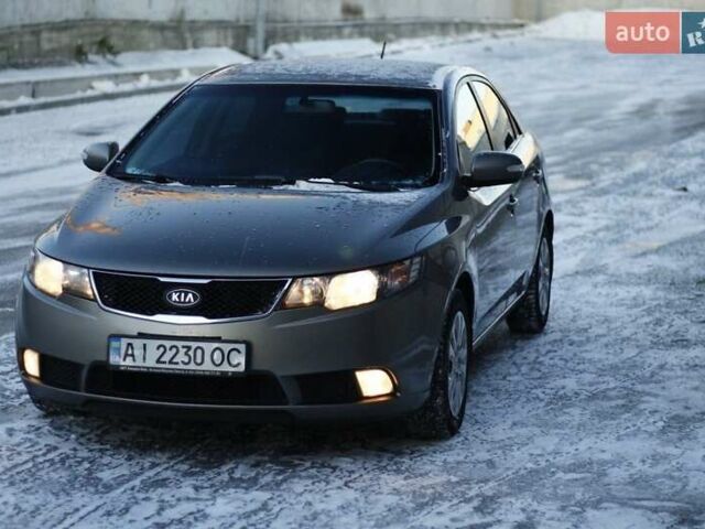 Серый Киа Черато, объемом двигателя 1.6 л и пробегом 420 тыс. км за 6500 $, фото 1 на Automoto.ua