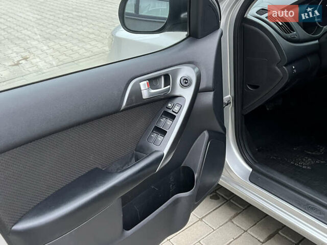 Серый Киа Черато, объемом двигателя 1.6 л и пробегом 188 тыс. км за 6999 $, фото 29 на Automoto.ua