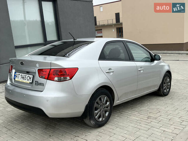 Серый Киа Черато, объемом двигателя 1.6 л и пробегом 188 тыс. км за 6999 $, фото 15 на Automoto.ua