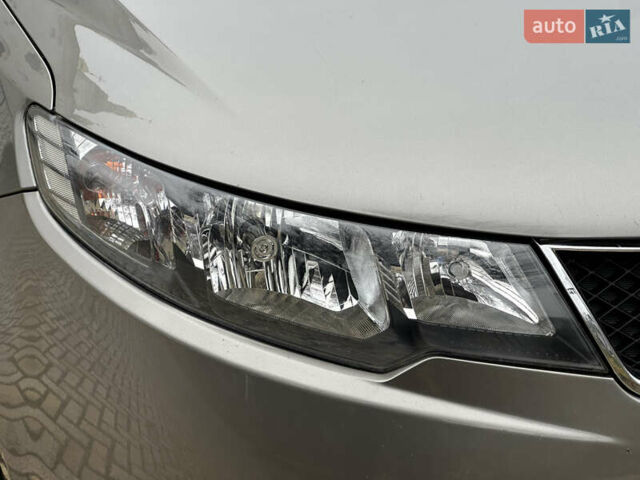 Серый Киа Черато, объемом двигателя 2 л и пробегом 178 тыс. км за 6450 $, фото 10 на Automoto.ua