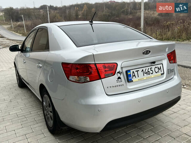 Серый Киа Черато, объемом двигателя 1.6 л и пробегом 188 тыс. км за 6999 $, фото 11 на Automoto.ua