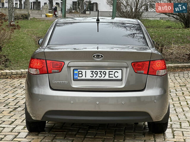 Серый Киа Черато, объемом двигателя 2 л и пробегом 178 тыс. км за 6450 $, фото 4 на Automoto.ua