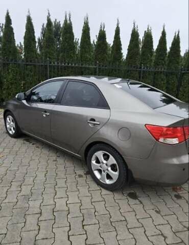 Серый Киа Черато, объемом двигателя 1.59 л и пробегом 117 тыс. км за 7777 $, фото 6 на Automoto.ua