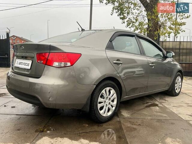 Сірий Кіа Черато, об'ємом двигуна 2 л та пробігом 198 тис. км за 6490 $, фото 6 на Automoto.ua