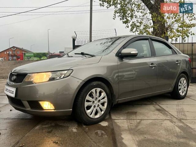 Сірий Кіа Черато, об'ємом двигуна 2 л та пробігом 198 тис. км за 6490 $, фото 2 на Automoto.ua