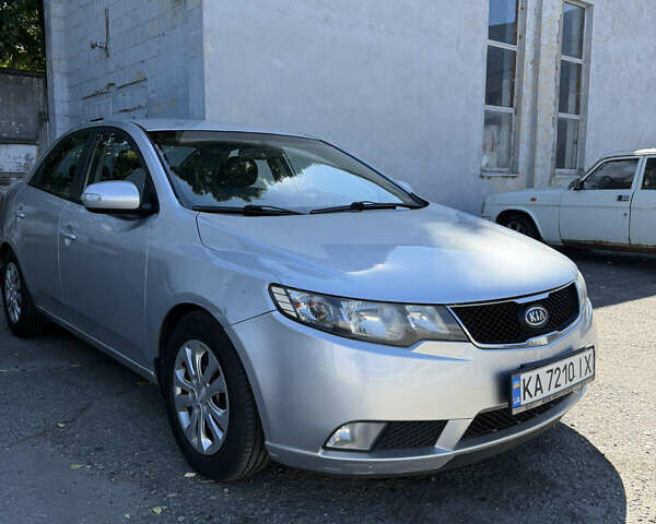 Серый Киа Черато, объемом двигателя 2 л и пробегом 212 тыс. км за 6300 $, фото 6 на Automoto.ua