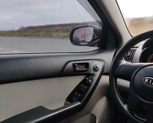 Серый Киа Черато, объемом двигателя 1.59 л и пробегом 153 тыс. км за 6300 $, фото 10 на Automoto.ua