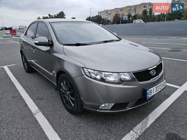 Серый Киа Черато, объемом двигателя 1.59 л и пробегом 198 тыс. км за 7200 $, фото 2 на Automoto.ua