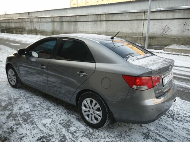 Серый Киа Черато, объемом двигателя 1.6 л и пробегом 420 тыс. км за 6500 $, фото 5 на Automoto.ua