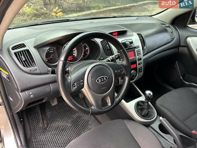 Серый Киа Черато, объемом двигателя 2 л и пробегом 178 тыс. км за 6450 $, фото 14 на Automoto.ua