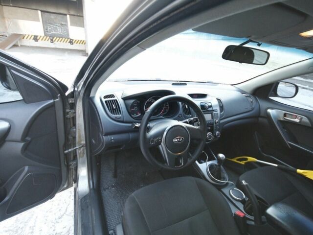 Серый Киа Черато, объемом двигателя 1.6 л и пробегом 420 тыс. км за 6500 $, фото 3 на Automoto.ua