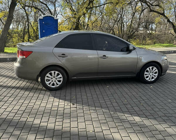 Сірий Кіа Черато, об'ємом двигуна 1.6 л та пробігом 104 тис. км за 7800 $, фото 4 на Automoto.ua